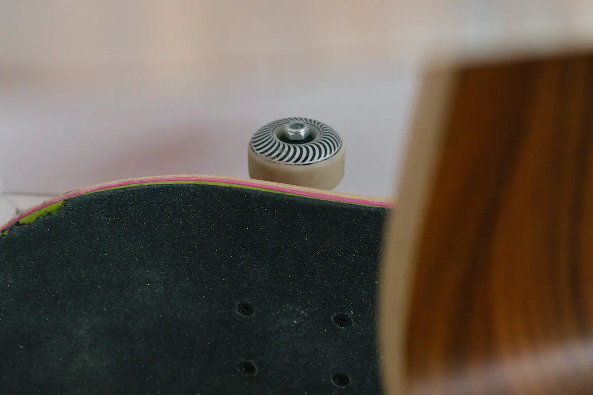 Image of a skate board wheel charlesdeluvio ff edw14jkg unsplash