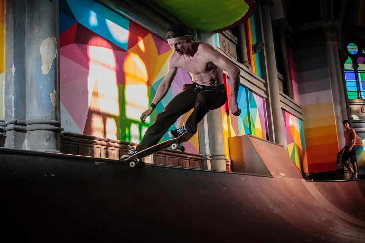 Image of a male skateboarder skateboarding on a ramp. Source: pixabay