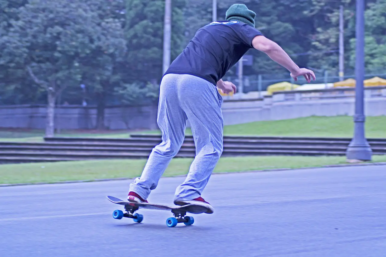 Image of a male skateboarder skating in a court. Source: pixabay