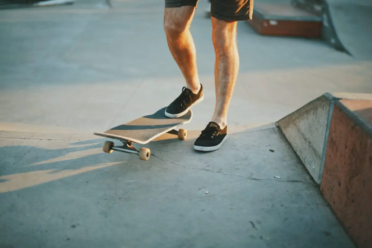 Image of a skateboarder stepping on the skateboard.