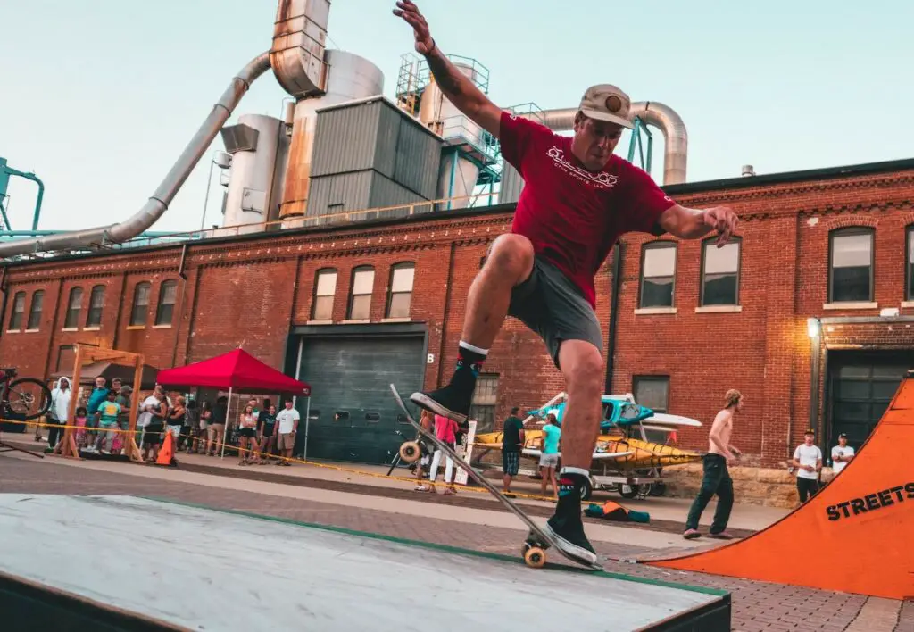 Image of a skater doing a grind trick on a grind box in a skate park. Source: unsplash