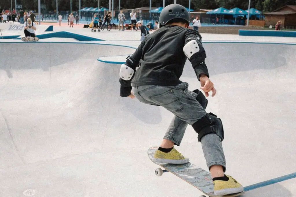 Image of a skater with safety gear, practicing in a skatepark. Source: unsplash
