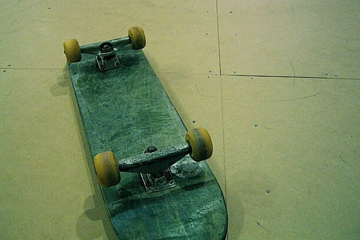 Image of a skateboard flipped on the floor. Source: wiki commons