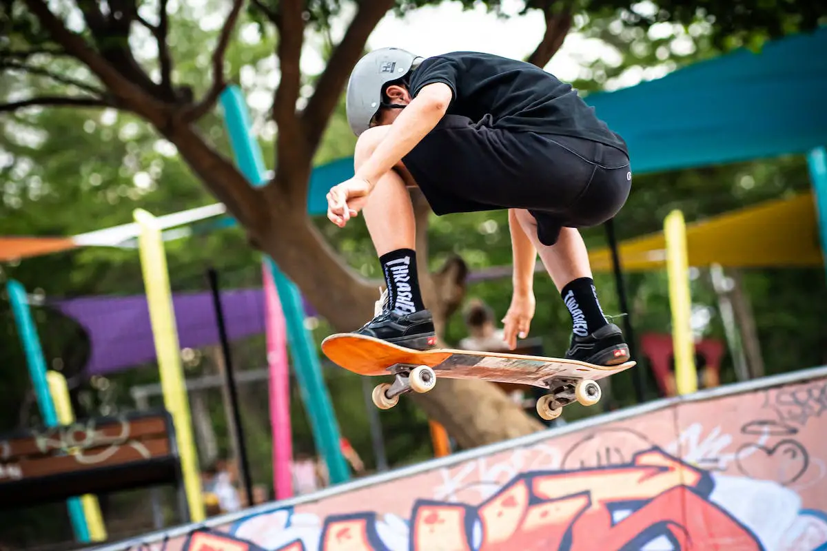 Image of a skater jumping over a skateboard. Source: pexels
