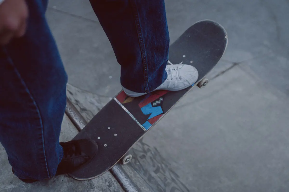 Image of a skater on a ramp. Source: pexels