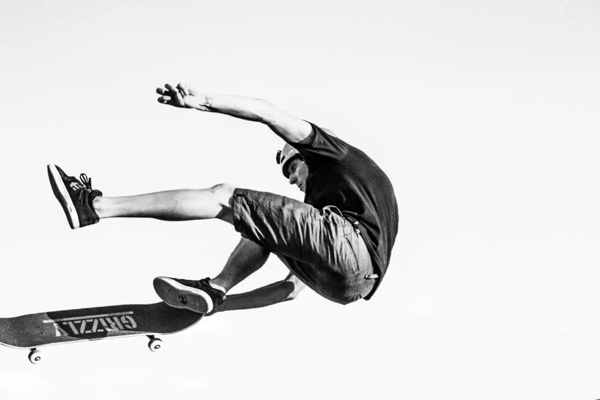 Image of a skater performing an extreme stunt. Source: unsplash