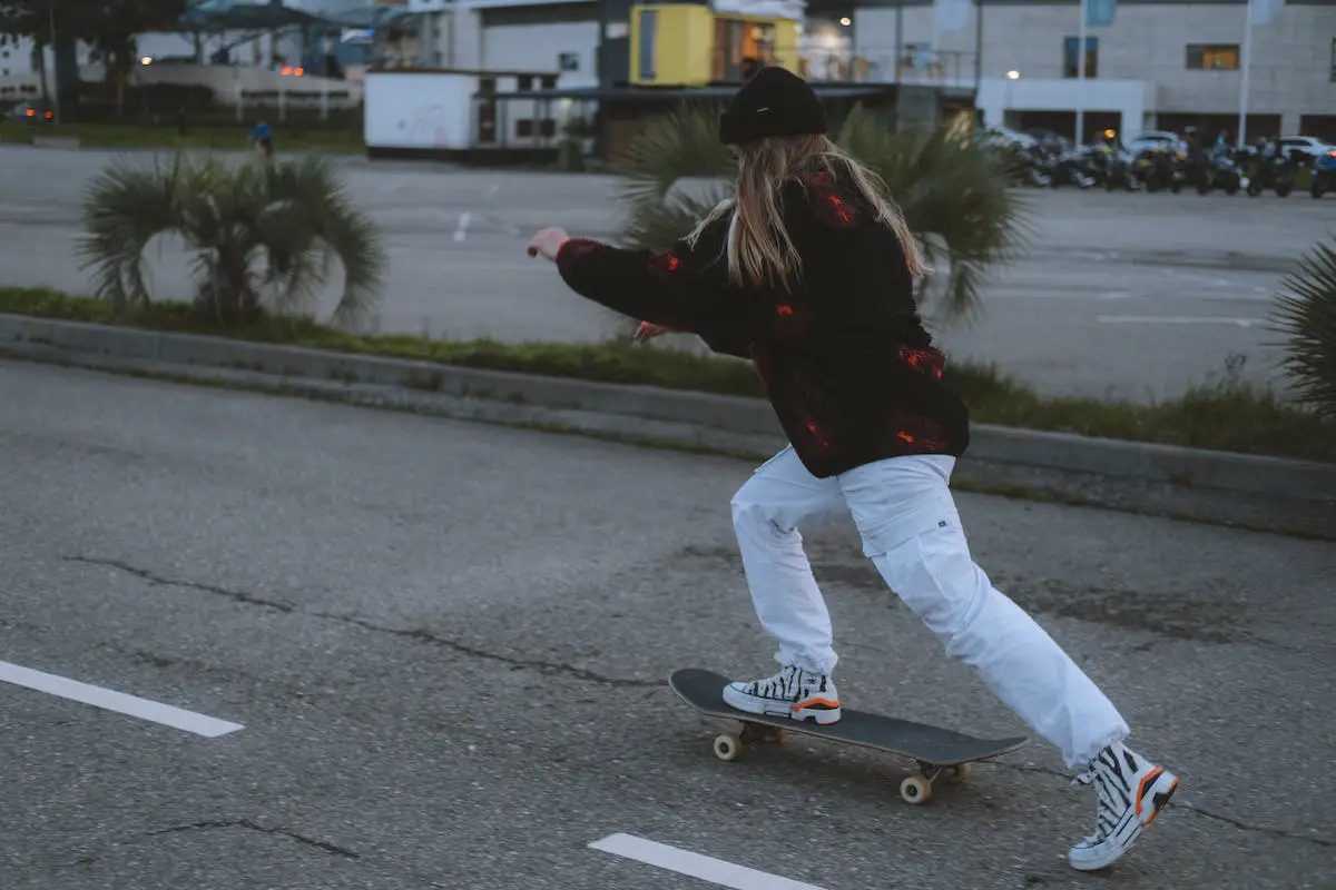 Image of a skater pushing regular on a skateboard. Source: pexels