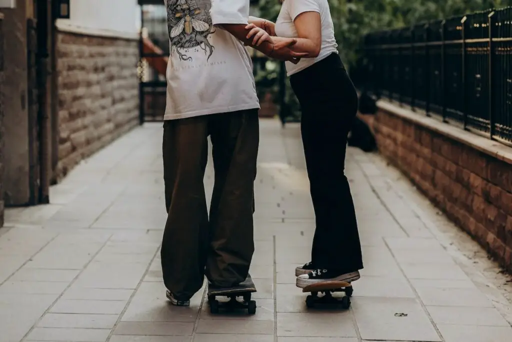 Image of a skater teaching a woman how to skate. Source: pexels